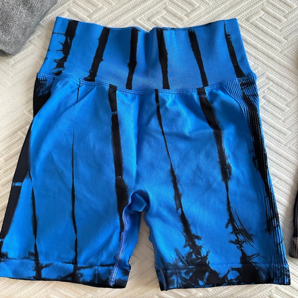 Blue/Black Tie Dye Scrunch Butt Shorts